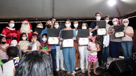 Cirlene Lessa entre os homenageados 